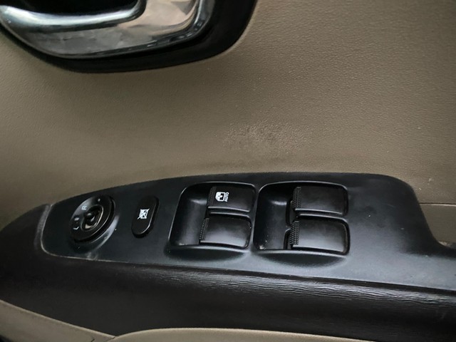 Second-hand 2012 Hyundai i10 Sportz AT for sale in Thane-15