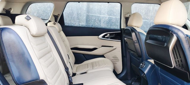 Second-hand 2023 Kia Carens Premium iMT for sale in New Delhi-12