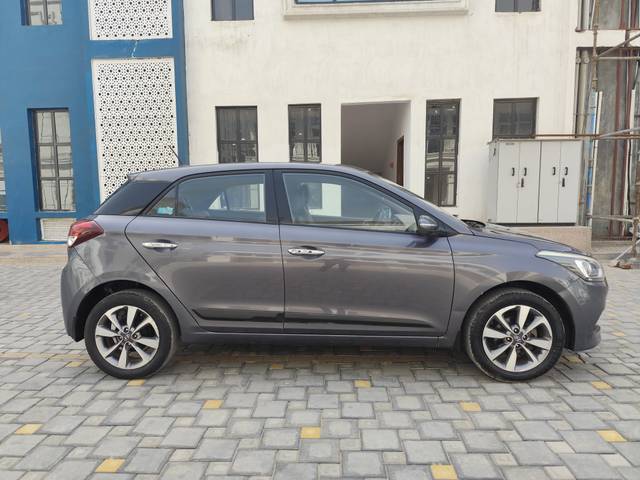 https://images10.gaadi.com/usedcar_image/AQ3A.240912.001/original/6a9971c7-3e43-4262-9acc-baa72f7d3190.jpg?imwidth=6401
