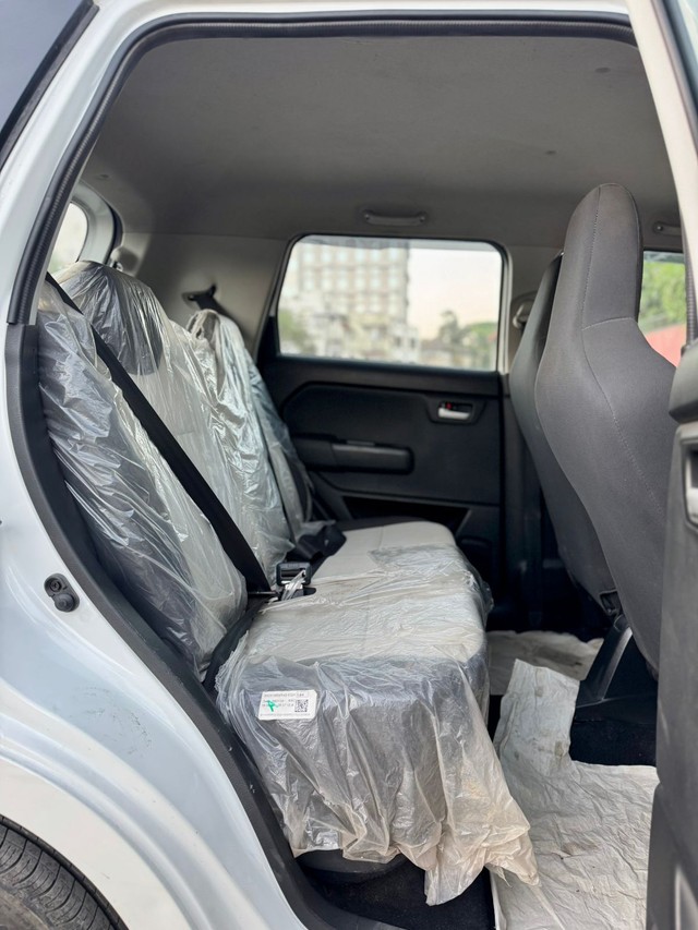 Second-hand 2024 Maruti Suzuki Wagon R VXI for sale in Surat-9