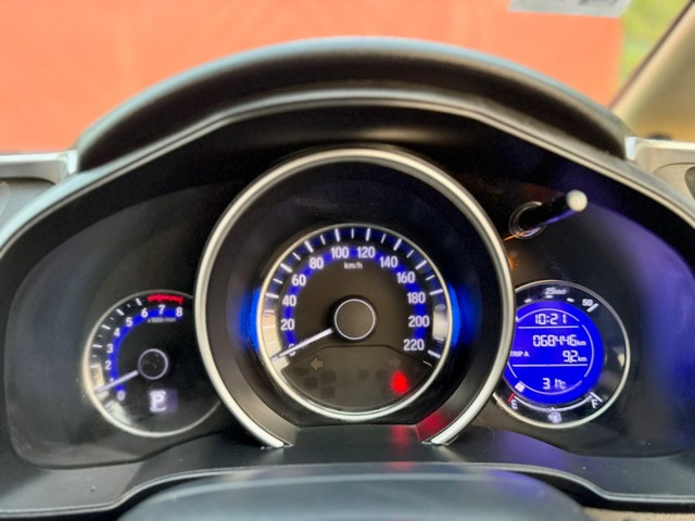 Second-hand 2017 Honda Jazz 1.2 V AT i VTEC for sale in Surat-12