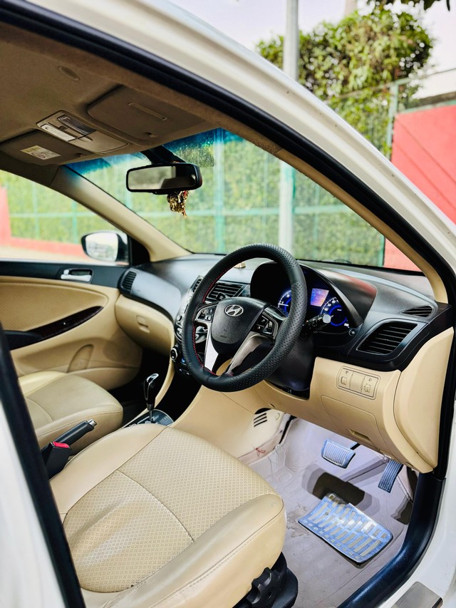 Second-hand 2015 Hyundai Verna SX CRDi AT for sale in Surat-6