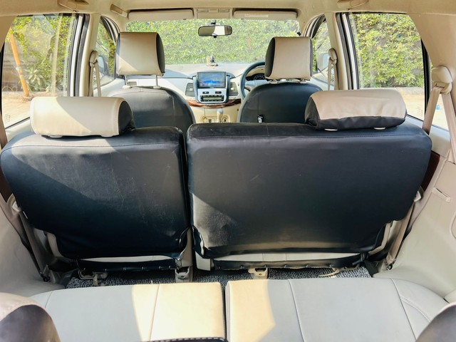 Second-hand 2014 Toyota Innova 2.5 VX (Diesel) 7 Seater BS IV for sale in Surat-9