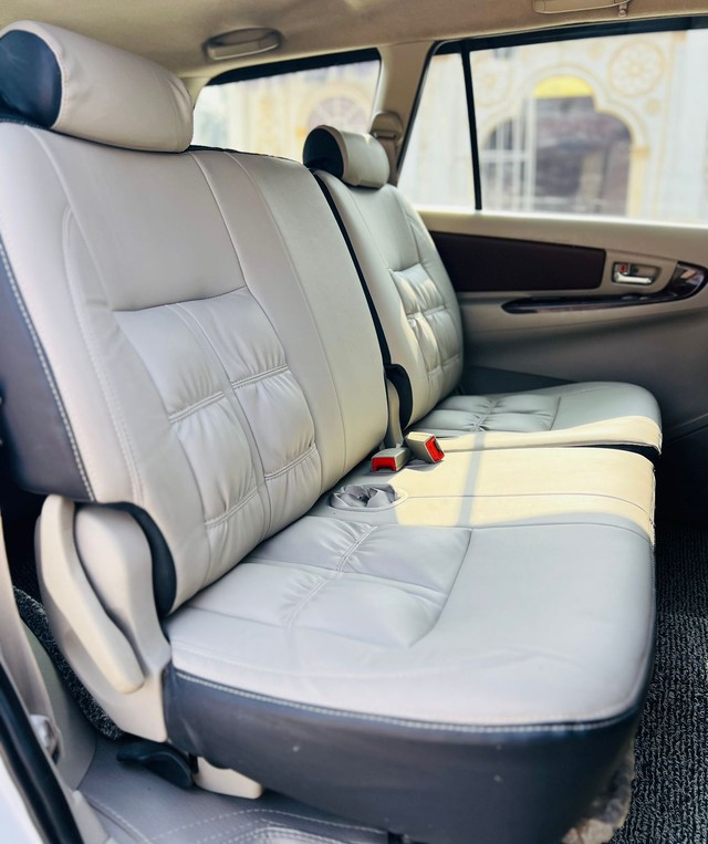 Second-hand 2014 Toyota Innova 2.5 VX (Diesel) 7 Seater BS IV for sale in Surat-7