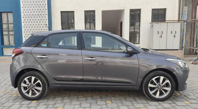 https://images10.gaadi.com/usedcar_image/AQ3A.240912.001/original/92b9b503-e2e4-4833-abf4-8de214c0b1e0.jpg?imwidth=6401