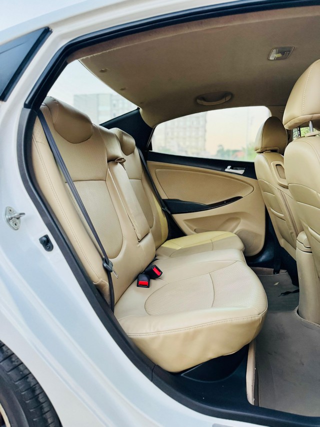 Second-hand 2015 Hyundai Verna SX CRDi AT for sale in Surat-9