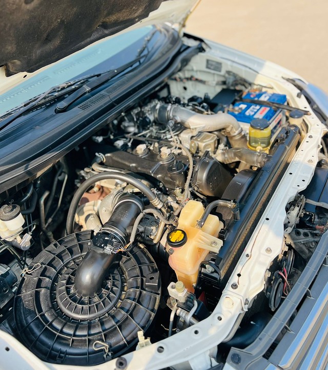 Second-hand 2014 Toyota Innova 2.5 VX (Diesel) 7 Seater BS IV for sale in Surat-6