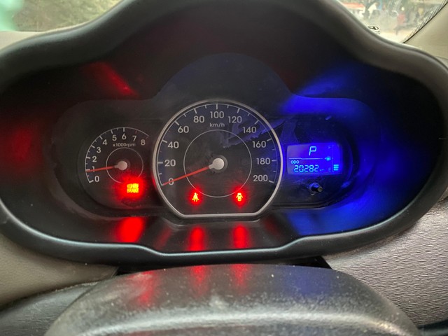 Second-hand 2012 Hyundai i10 Sportz AT for sale in Thane-18