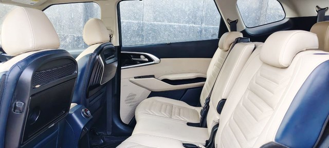 Second-hand 2023 Kia Carens Premium iMT for sale in New Delhi-15