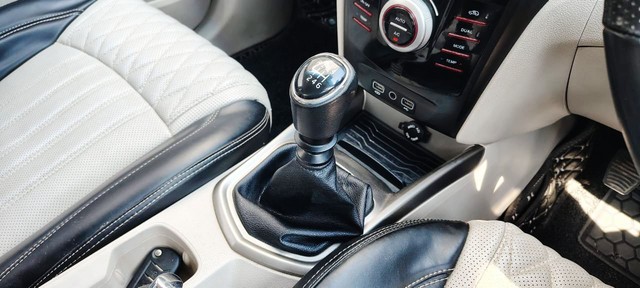 Second-hand 2024 Mahindra XUV300 W8 Diesel for sale in New Delhi-14