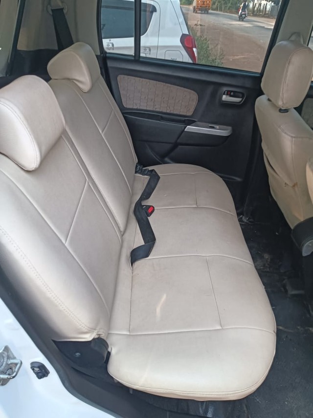 Second-hand 2015 Maruti Wagon R AMT VXI for sale in Madurai-4