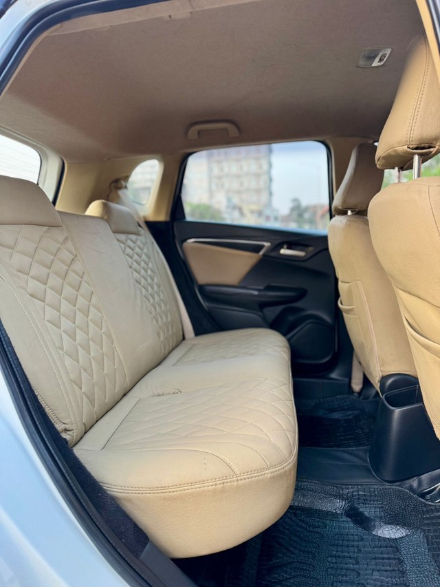 Second-hand 2017 Honda Jazz 1.2 V AT i VTEC for sale in Surat-10