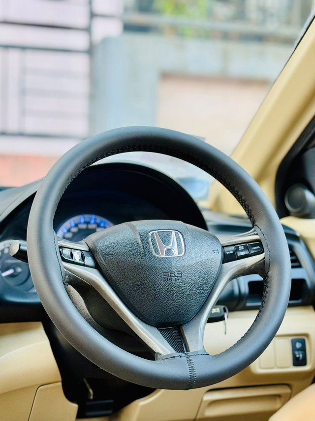 Second-hand 2013 Honda City V MT for sale in Surat-12