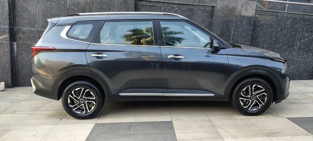 Second-hand 2023 Kia Carens Premium iMT for sale in New Delhi-1