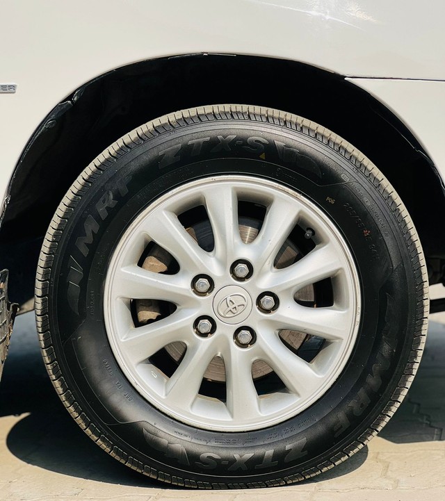 Second-hand 2014 Toyota Innova 2.5 VX (Diesel) 7 Seater BS IV for sale in Surat-19