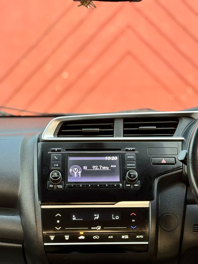 Second-hand 2017 Honda Jazz 1.2 V AT i VTEC for sale in Surat-7