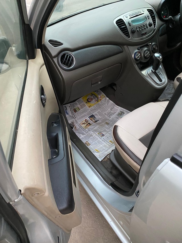 Second-hand 2012 Hyundai i10 Sportz AT for sale in Thane-4