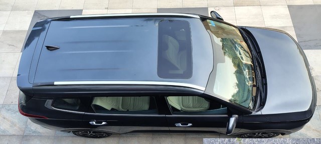 Second-hand 2023 Kia Carens Premium iMT for sale in New Delhi-6