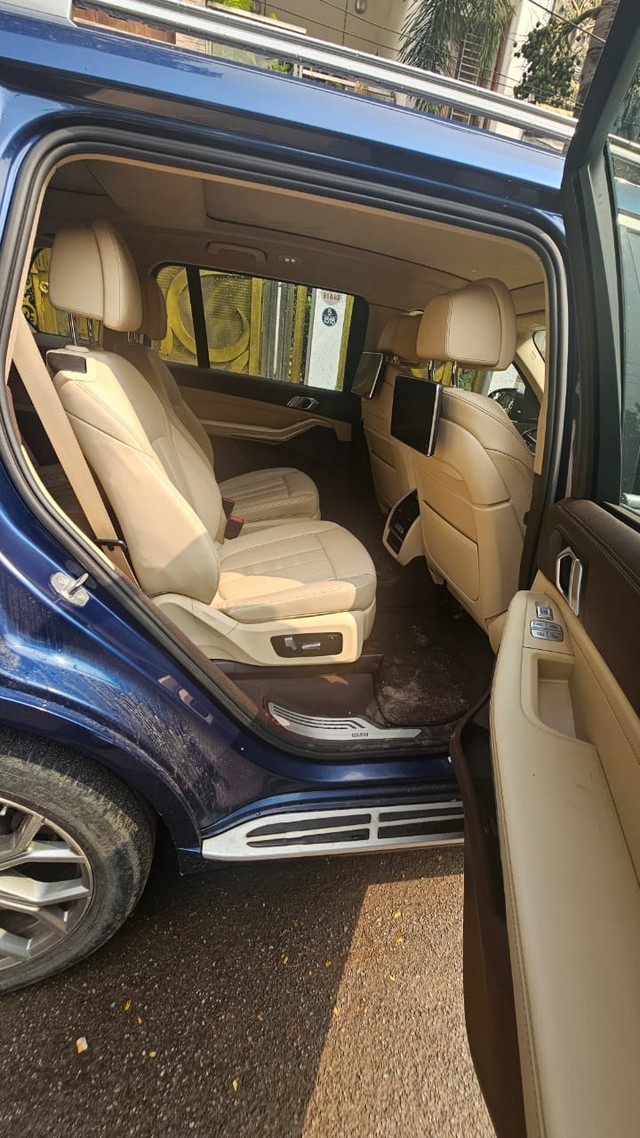 Second-hand 2019 BMW X7 xDrive30d DPE Signature for sale in Chennai-5
