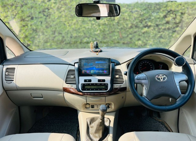 Second-hand 2014 Toyota Innova 2.5 VX (Diesel) 7 Seater BS IV for sale in Surat-14