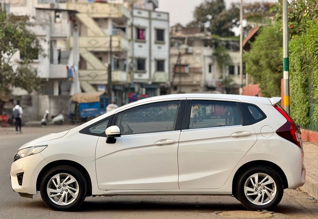 Second-hand 2017 Honda Jazz 1.2 V AT i VTEC for sale in Surat-3