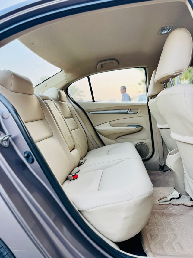 Second-hand 2013 Honda City V MT for sale in Surat-7