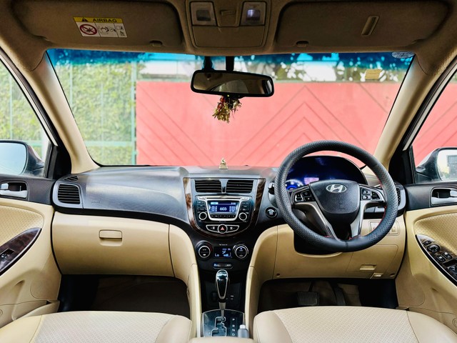 Second-hand 2015 Hyundai Verna SX CRDi AT for sale in Surat-12