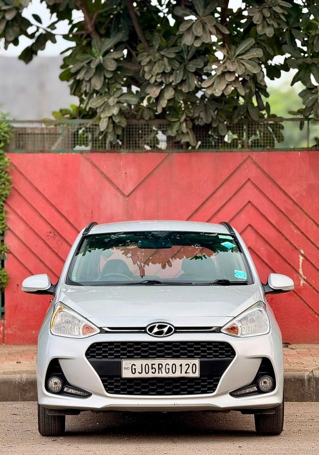 Hyundai Grand i10 1.2 कप्पा एस्टा Second-hand 2018 Hyundai Grand i10 1.2 कप्पा एस्टा for sale in Surat