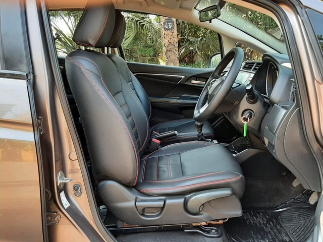 Second-hand 2015 Honda Jazz 1.2 VX i VTEC for sale in Mumbai-15