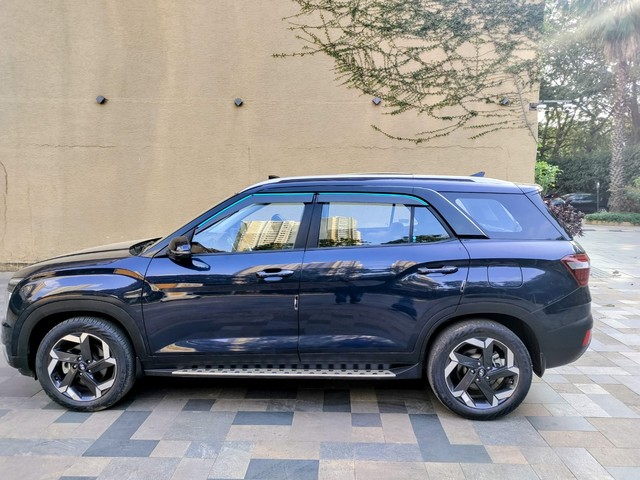 Second-hand 2023 Hyundai Alcazar Signature for sale in Bangalore-4