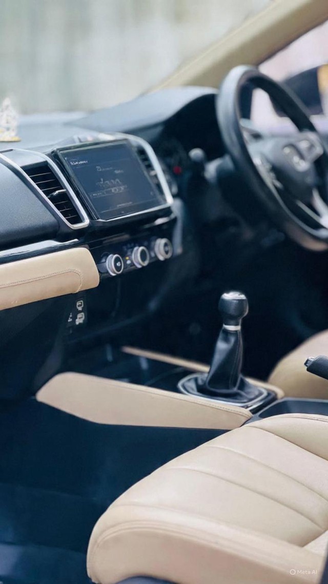 Second-hand 2020 Honda City V MT for sale in New Delhi-7