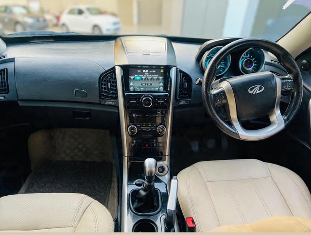 Second-hand 2018 Mahindra XUV500 W7 BSIV for sale in New Delhi-4