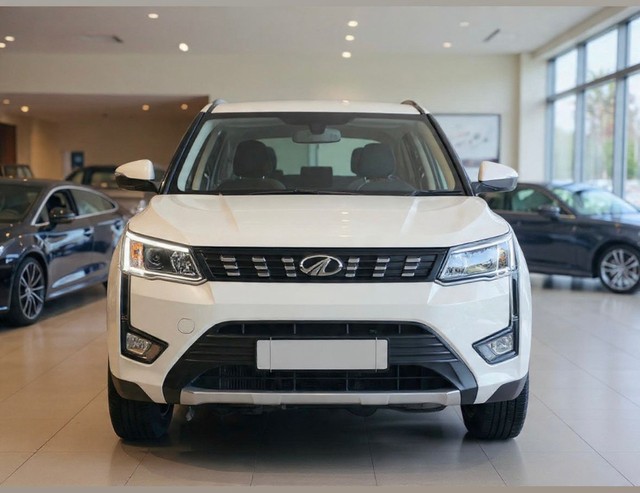 Second-hand 2020 Mahindra XUV300 W8 BSVI for sale in New Delhi-3