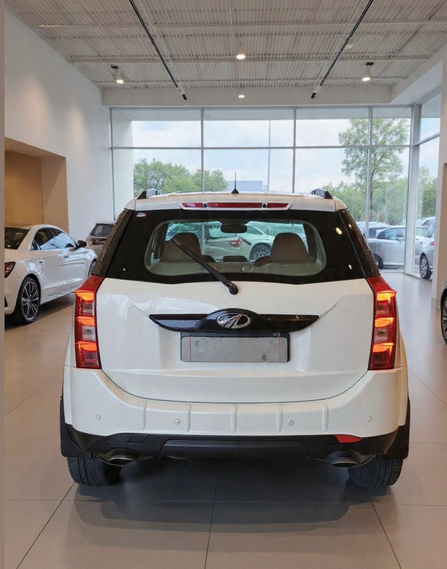 Second-hand 2016 Mahindra XUV500 W6 2WD for sale in New Delhi-8