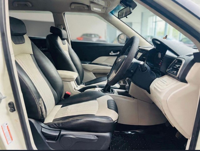 Second-hand 2020 Mahindra XUV300 W8 BSVI for sale in New Delhi-7