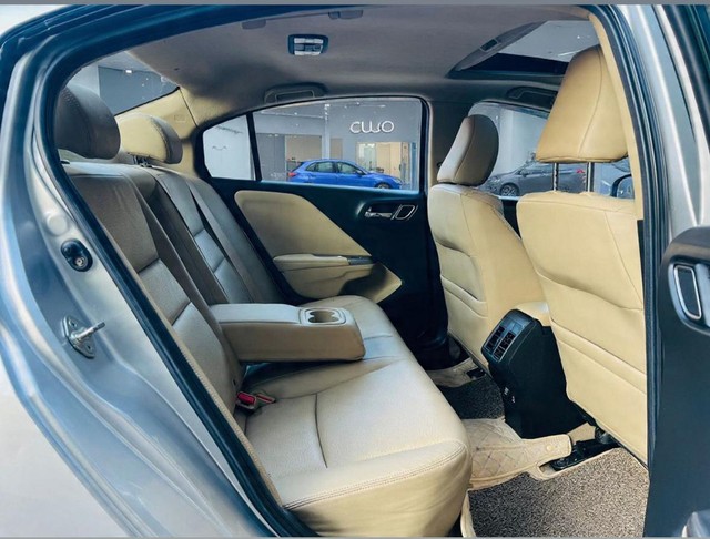 Second-hand 2018 Mahindra XUV500 W7 BSIV for sale in New Delhi-9