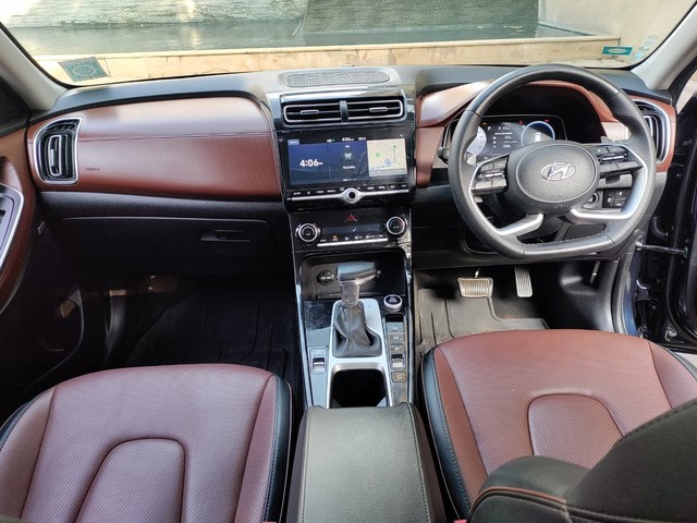 Second-hand 2023 Hyundai Alcazar Signature for sale in Bangalore-12