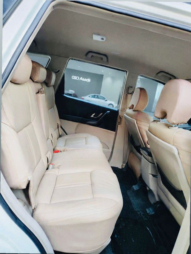 Second-hand 2016 Mahindra XUV500 W6 2WD for sale in New Delhi-6