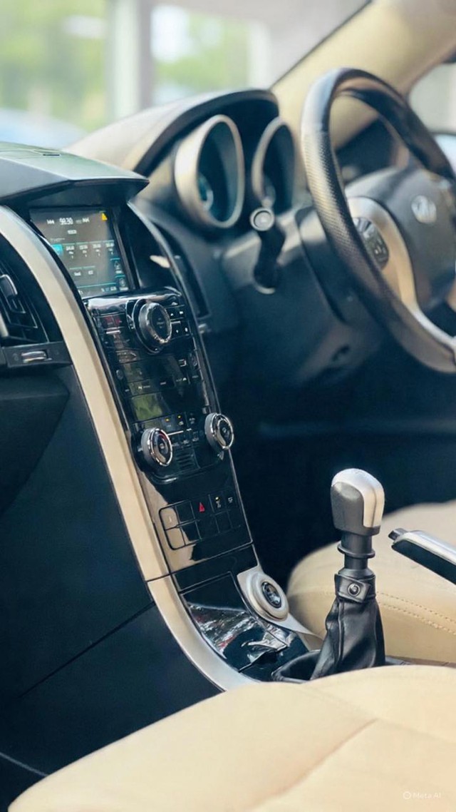 Second-hand 2018 Mahindra XUV500 W7 BSIV for sale in New Delhi-7