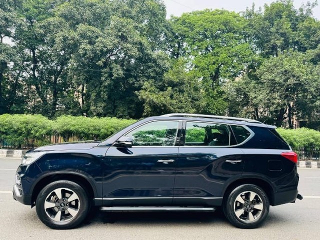 Second-hand 2022 Mahindra Alturas G4 4X2 AT for sale in New Delhi-3