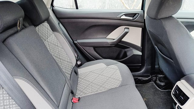 Volkswagen Taigun 1.0 Highline AT Second-hand 2023 Volkswagen Taigun 1.0 Highline AT for sale in New Delhi-14