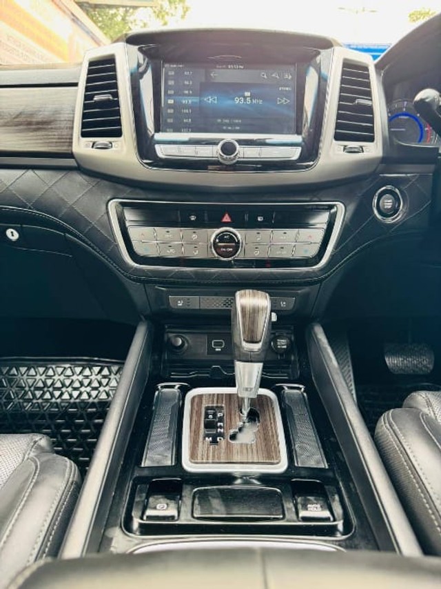 Second-hand 2022 Mahindra Alturas G4 4X2 AT for sale in New Delhi-26