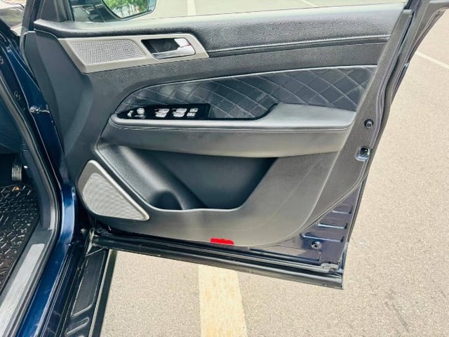 Second-hand 2022 Mahindra Alturas G4 4X2 AT for sale in New Delhi-9