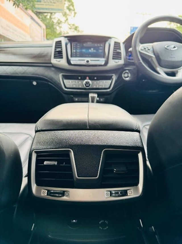 Second-hand 2022 Mahindra Alturas G4 4X2 AT for sale in New Delhi-16