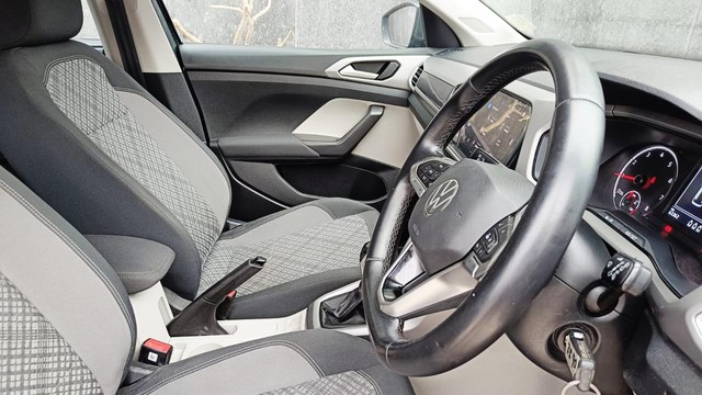 Volkswagen Taigun 1.0 Highline AT Second-hand 2023 Volkswagen Taigun 1.0 Highline AT for sale in New Delhi-13