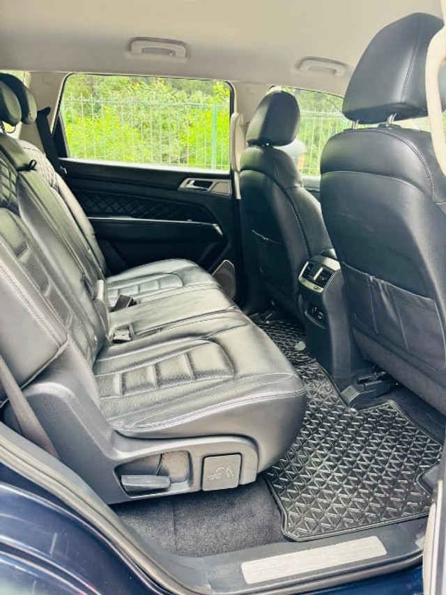 Second-hand 2022 Mahindra Alturas G4 4X2 AT for sale in New Delhi-17