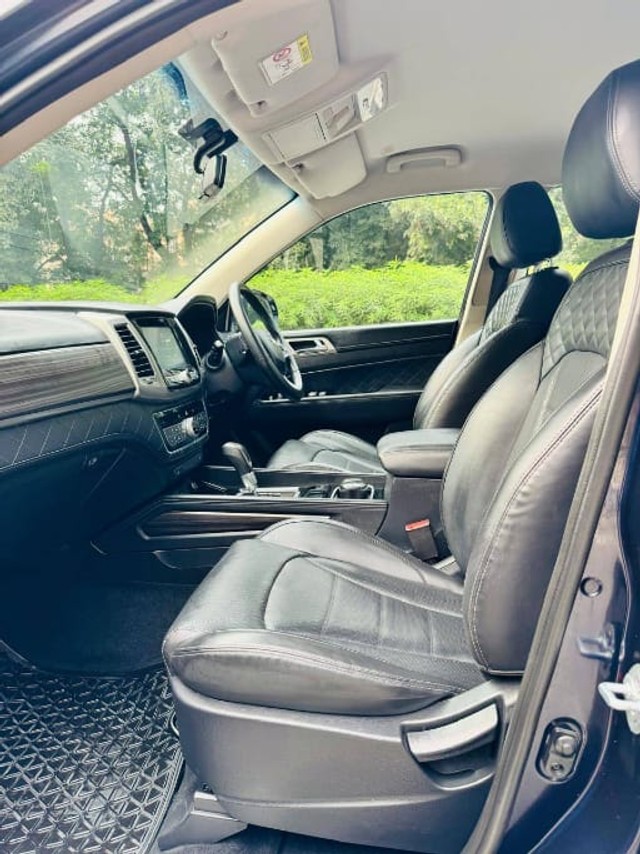 Second-hand 2022 Mahindra Alturas G4 4X2 AT for sale in New Delhi-23