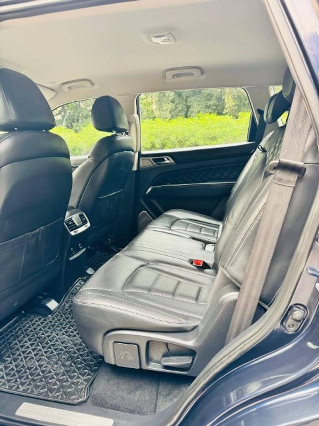 Second-hand 2022 Mahindra Alturas G4 4X2 AT for sale in New Delhi-6