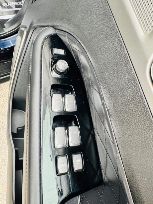 Second-hand 2022 Mahindra Alturas G4 4X2 AT for sale in New Delhi-12