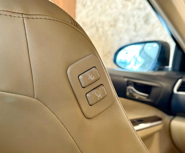 Second-hand 2017 Toyota Camry Hybrid for sale in New Delhi-11